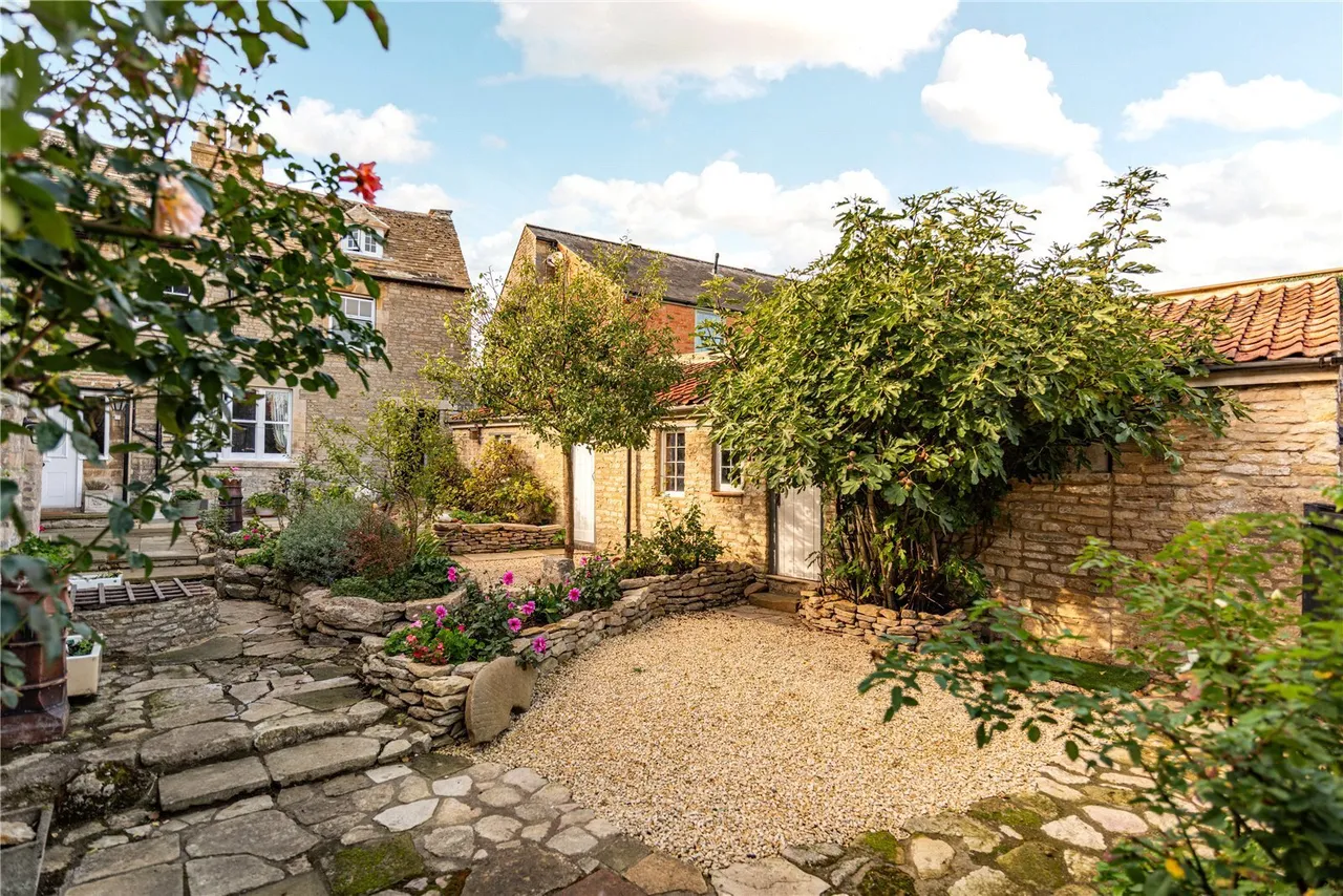 North Street, Oundle, PE8, photo 25