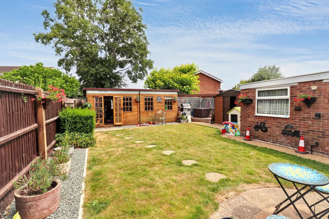 Avebury Gardens, Spalding, PE11, photo 12