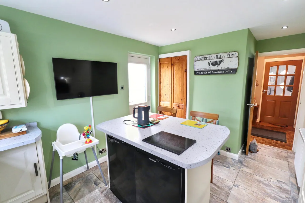 Avebury Gardens, Spalding, PE11, photo 2