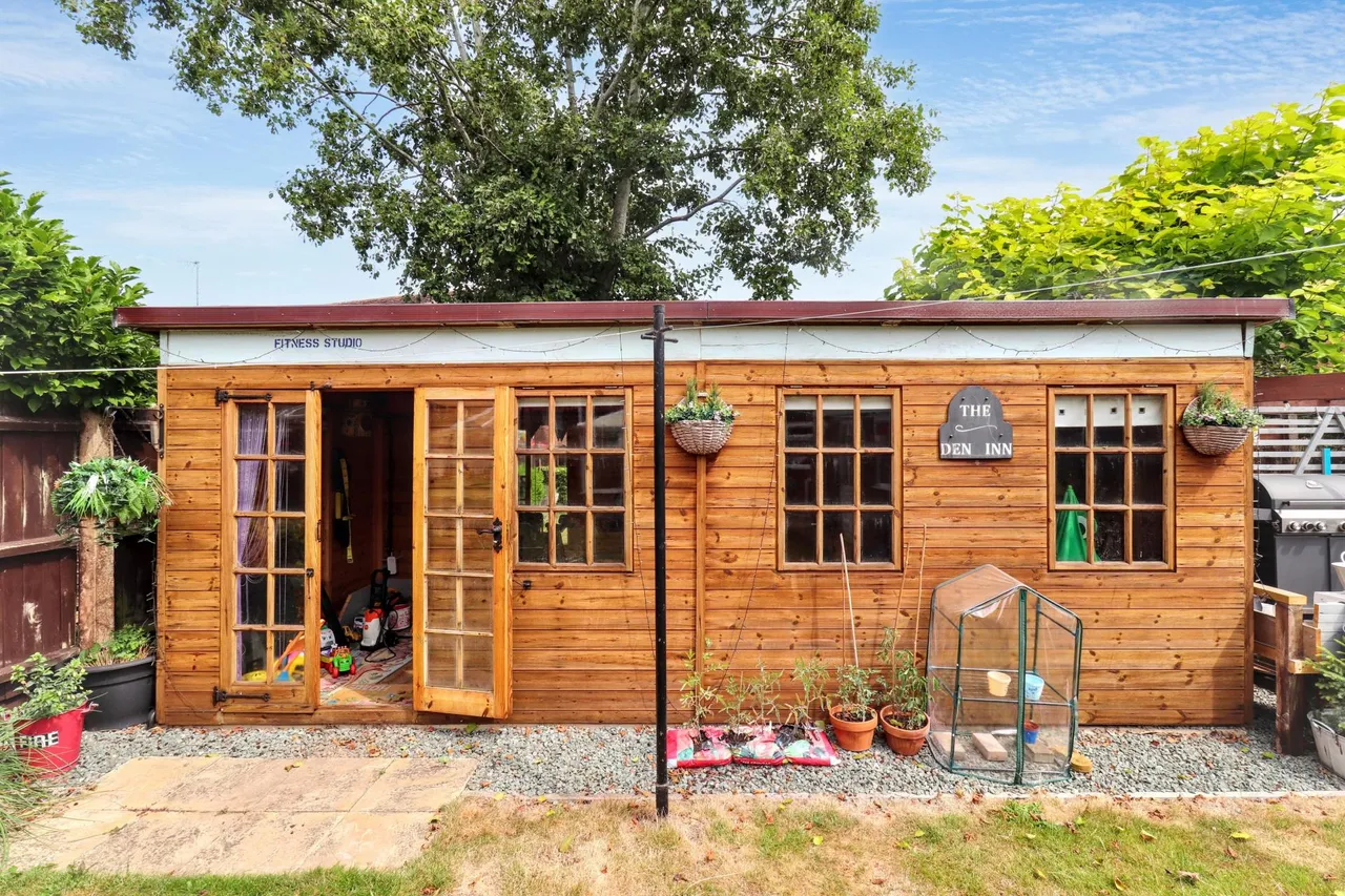 Avebury Gardens, Spalding, PE11, photo 14