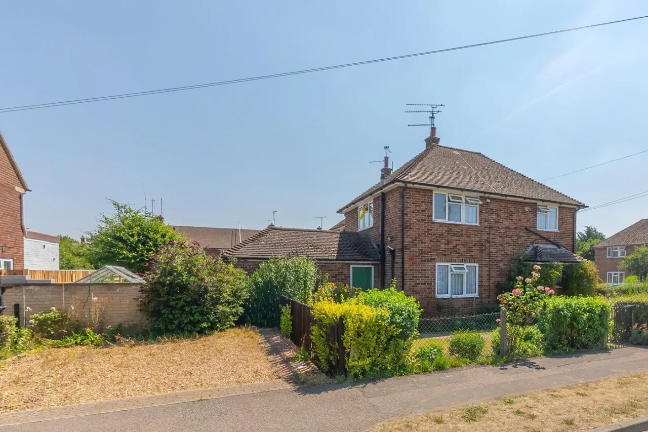 3 bed house for sale — Finch Crescent, Leighton Buzzard