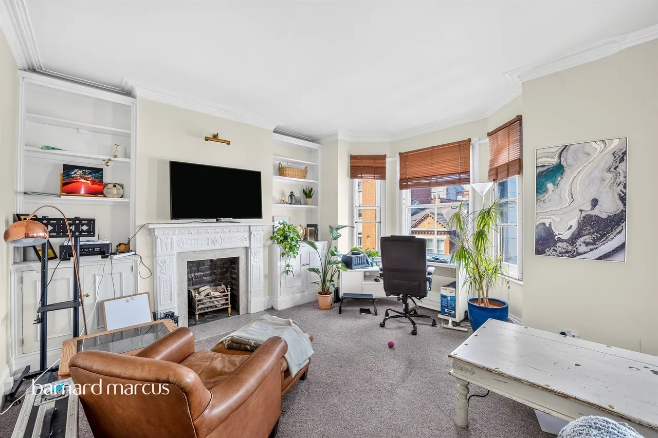 Latchmere Road, London, SW11, photo 2