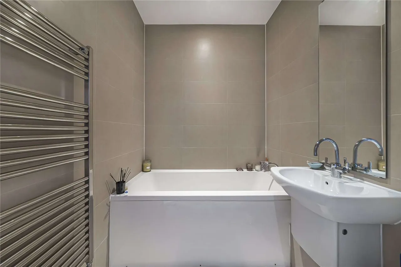 Clarence Road, Teddington, TW11 0BN, photo 9