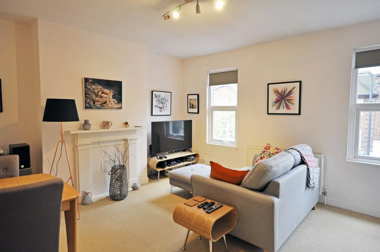 1 bed flat to rent, Upper Richmond Road West, East Sheen, SW14