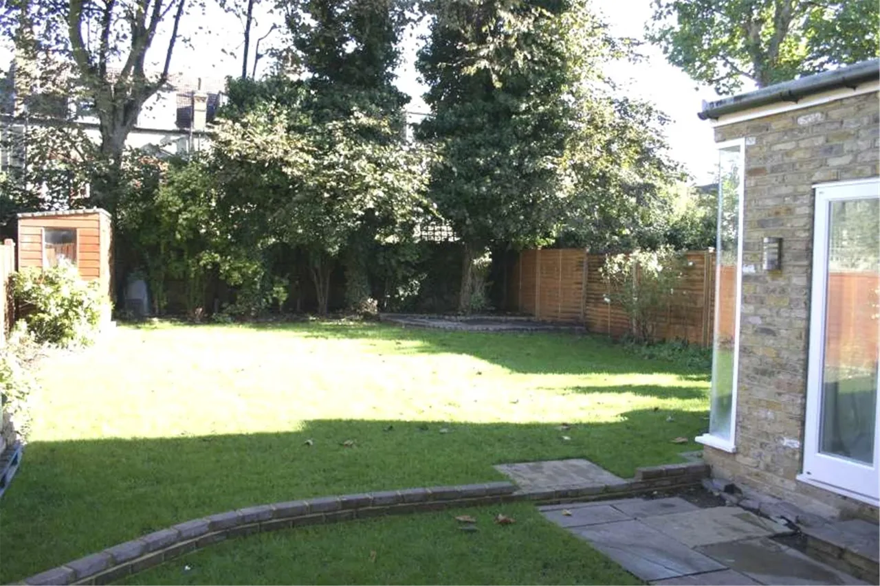 Huron Road, London, SW17 8RG, photo 10