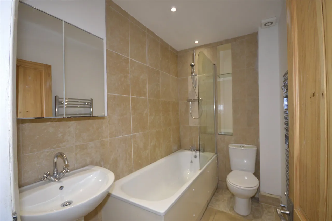 Huron Road, London, SW17 8RG, photo 6