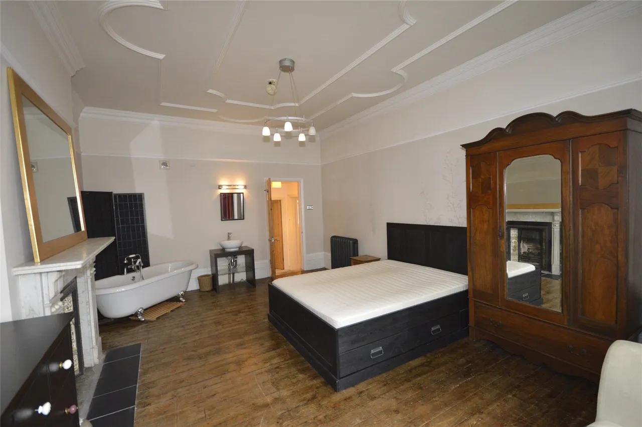 Huron Road, London, SW17 8RG, photo 4