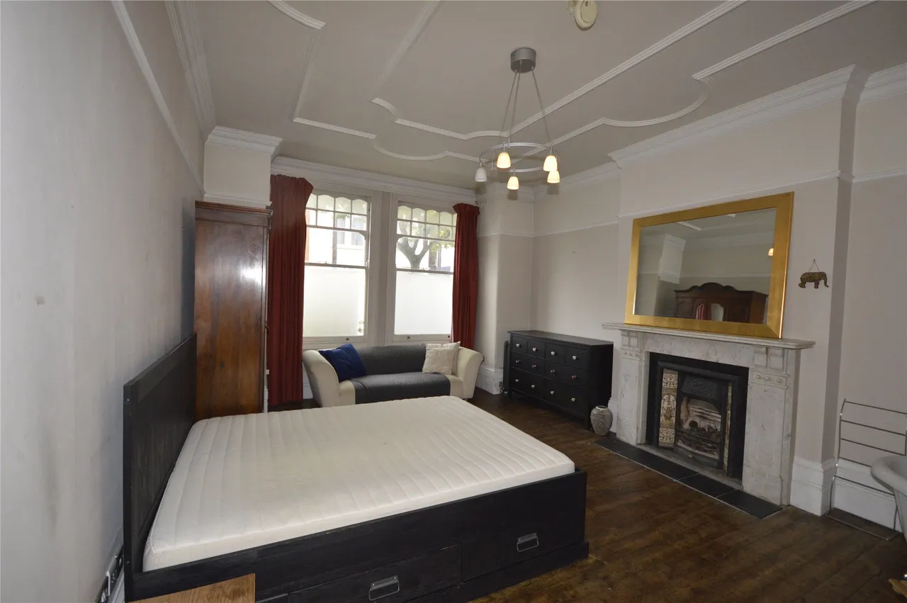 Huron Road, London, SW17 8RG, photo 5