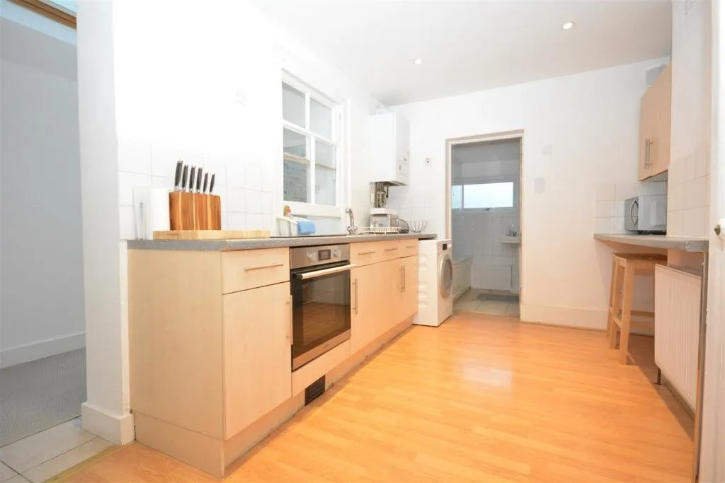 Garfield Road, Wimbledon, London, SW19, photo 5