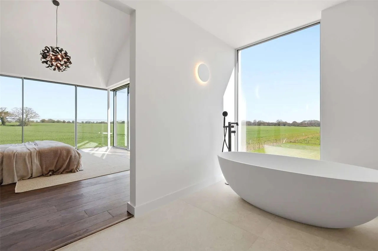 Princes, Stebbing Road, Felsted, Dunmow, CM6 3LG, photo 6