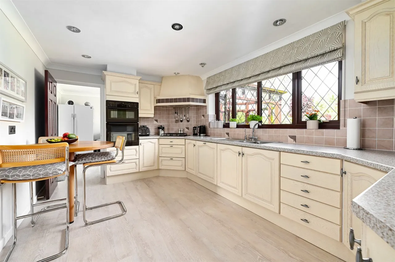 Glaziers Lane, Normandy, Guildford, Surrey, GU3 2EA, photo 3