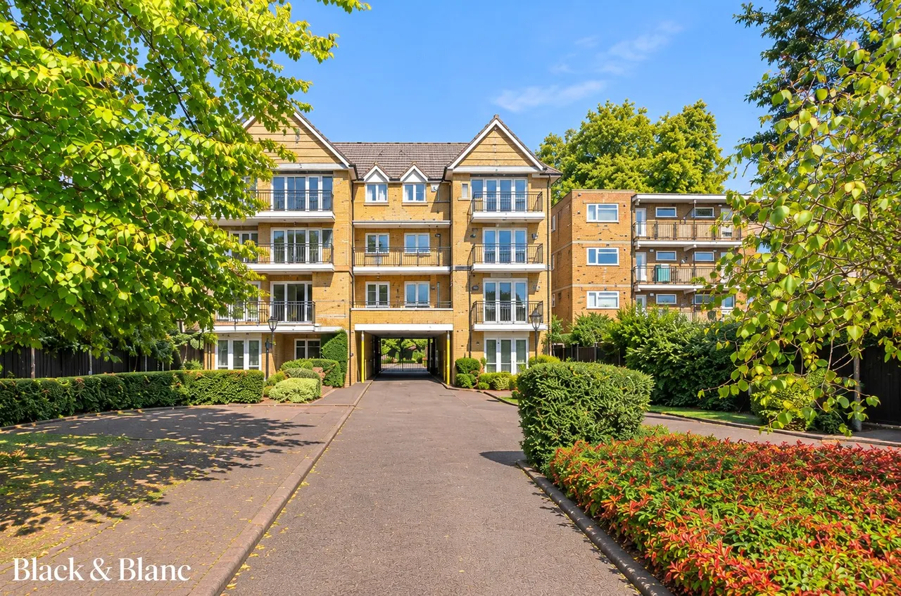 2 bed flat for sale, Brackley Road, Beckenham, BR3