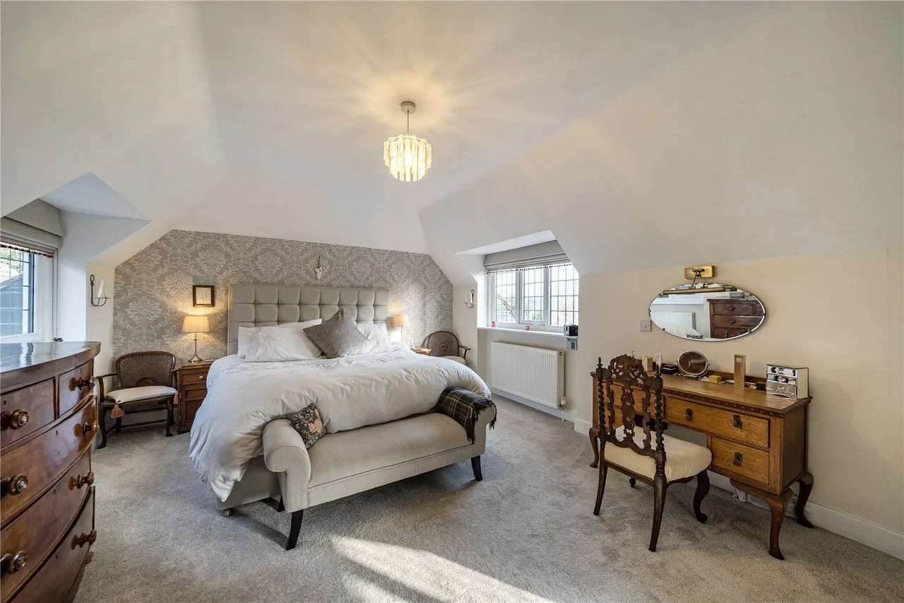 Layton Mount, Rawdon, LS19, photo 8