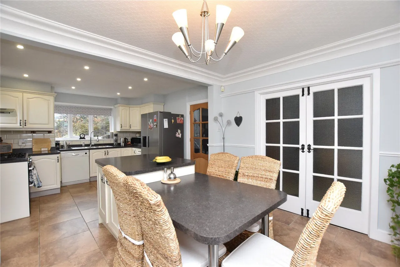 Layton Mount, Rawdon, LS19, photo 9