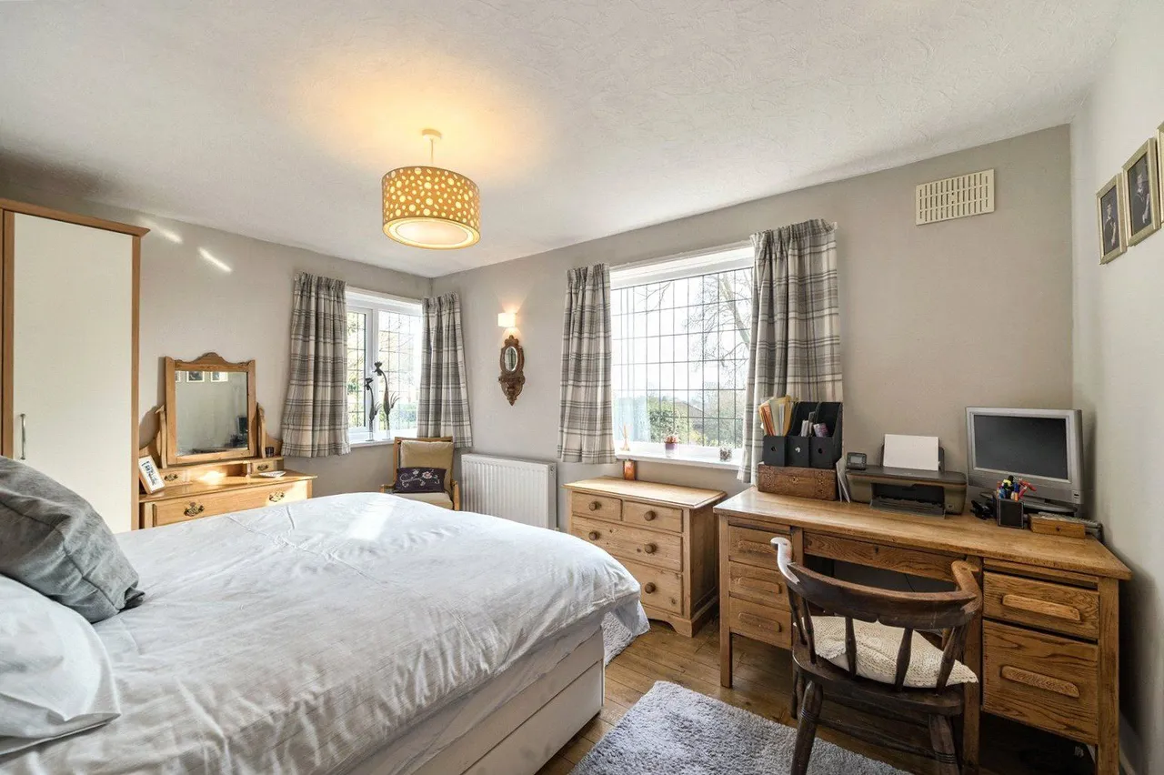 Layton Mount, Rawdon, LS19, photo 18