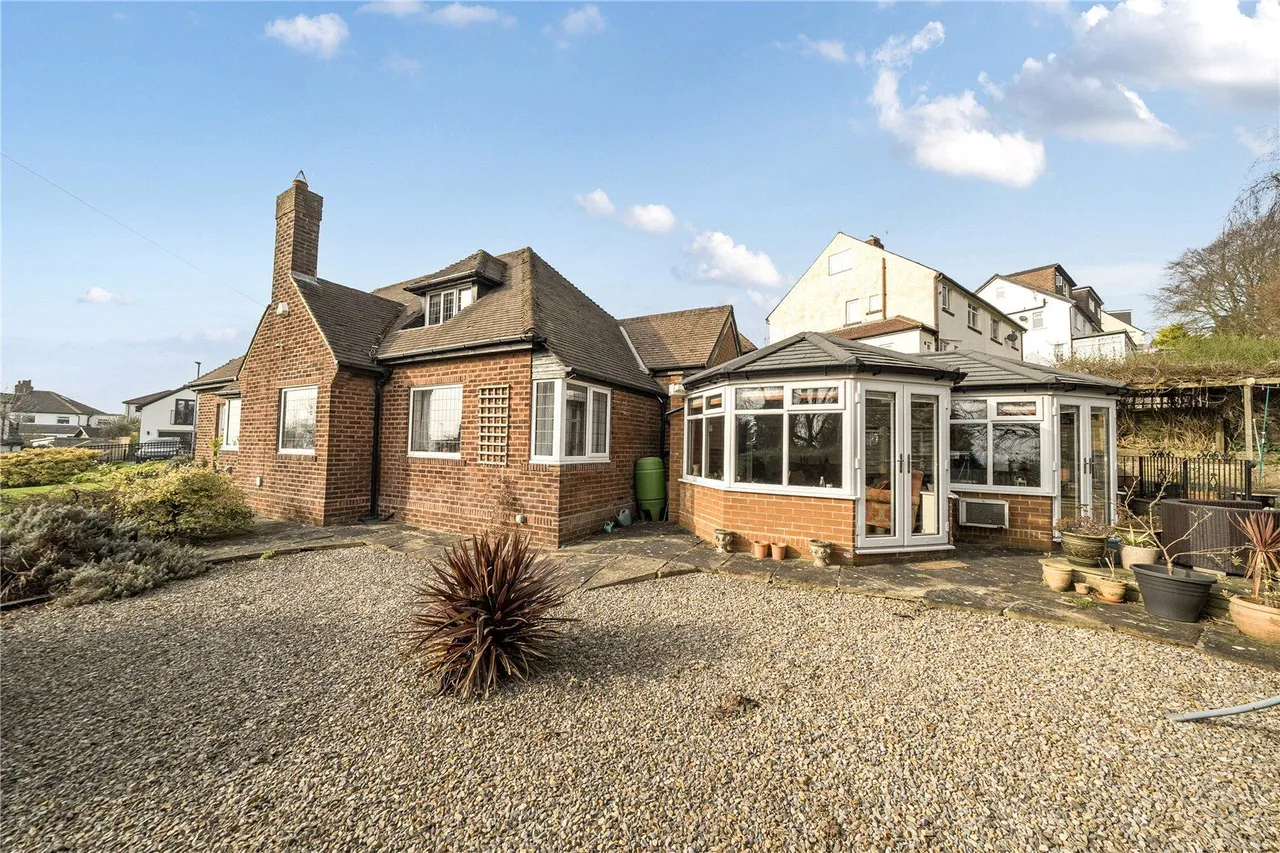 Layton Mount, Rawdon, LS19, photo 20