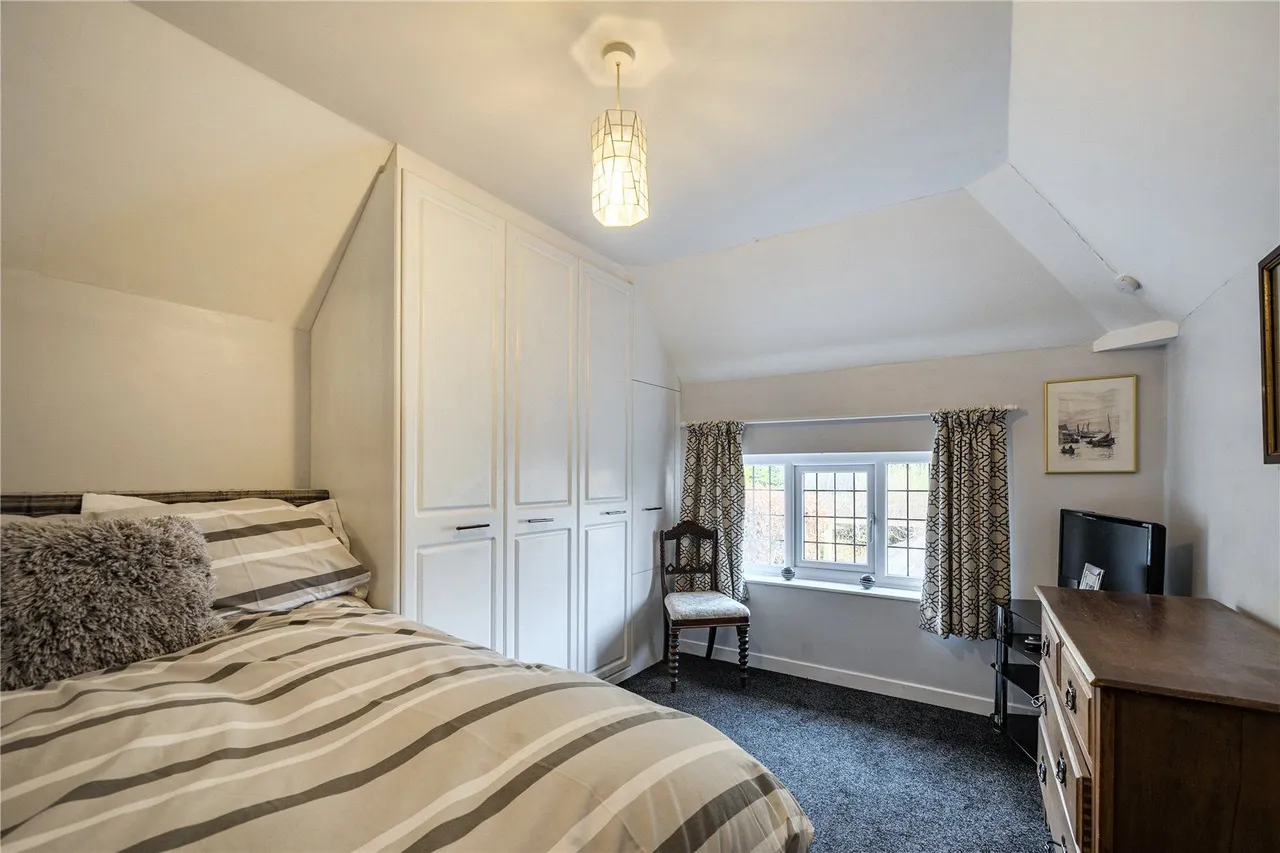 Layton Mount, Rawdon, LS19, photo 25