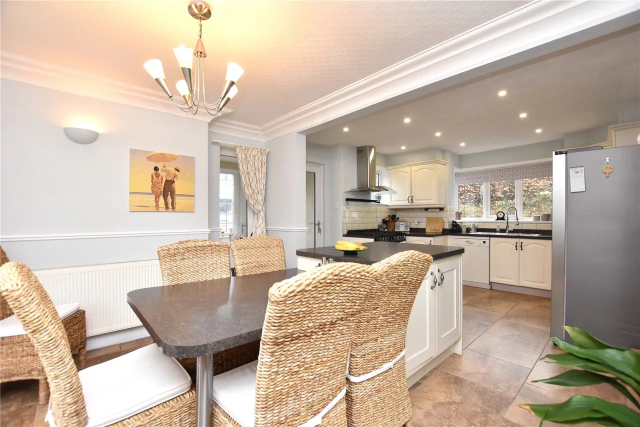 Layton Mount, Rawdon, LS19, photo 14