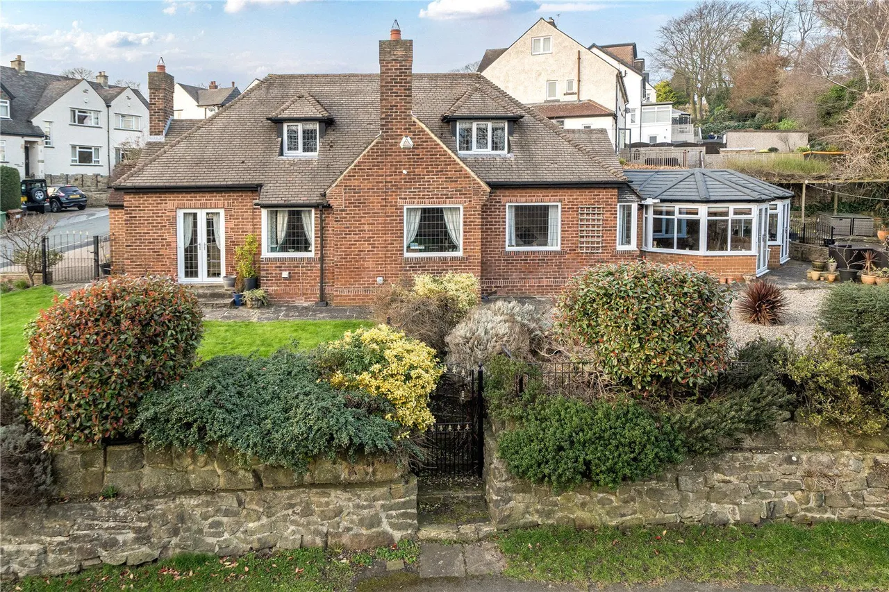 Layton Mount, Rawdon, LS19, photo 30