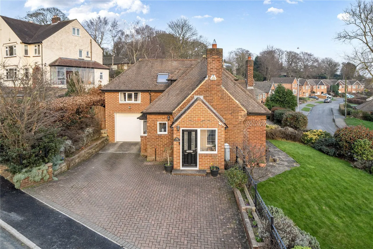 Layton Mount, Rawdon, LS19, photo 31