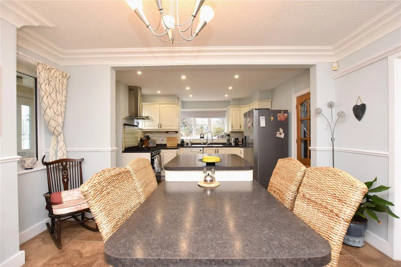 Layton Mount, Rawdon, LS19, photo 3