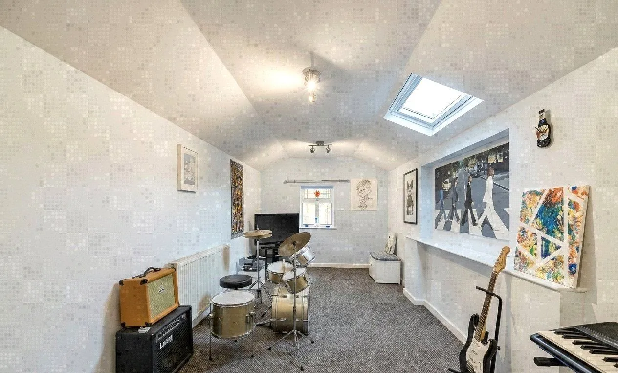 Layton Mount, Rawdon, LS19, photo 21