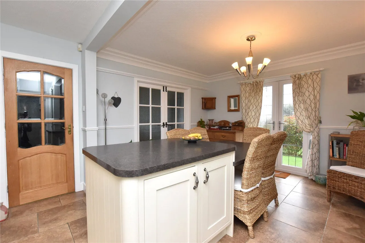 Layton Mount, Rawdon, LS19, photo 15