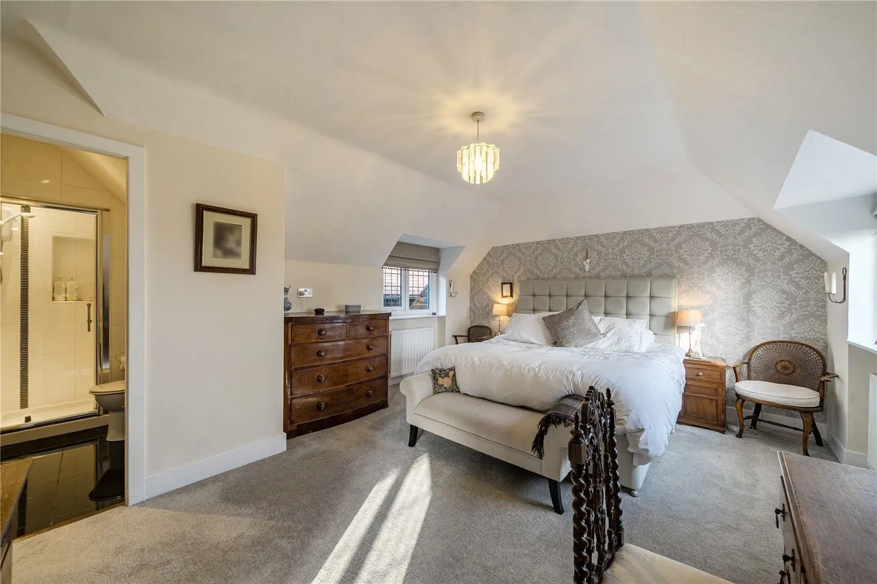 Layton Mount, Rawdon, LS19, photo 27