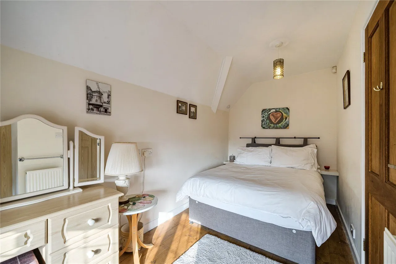 Layton Mount, Rawdon, LS19, photo 16
