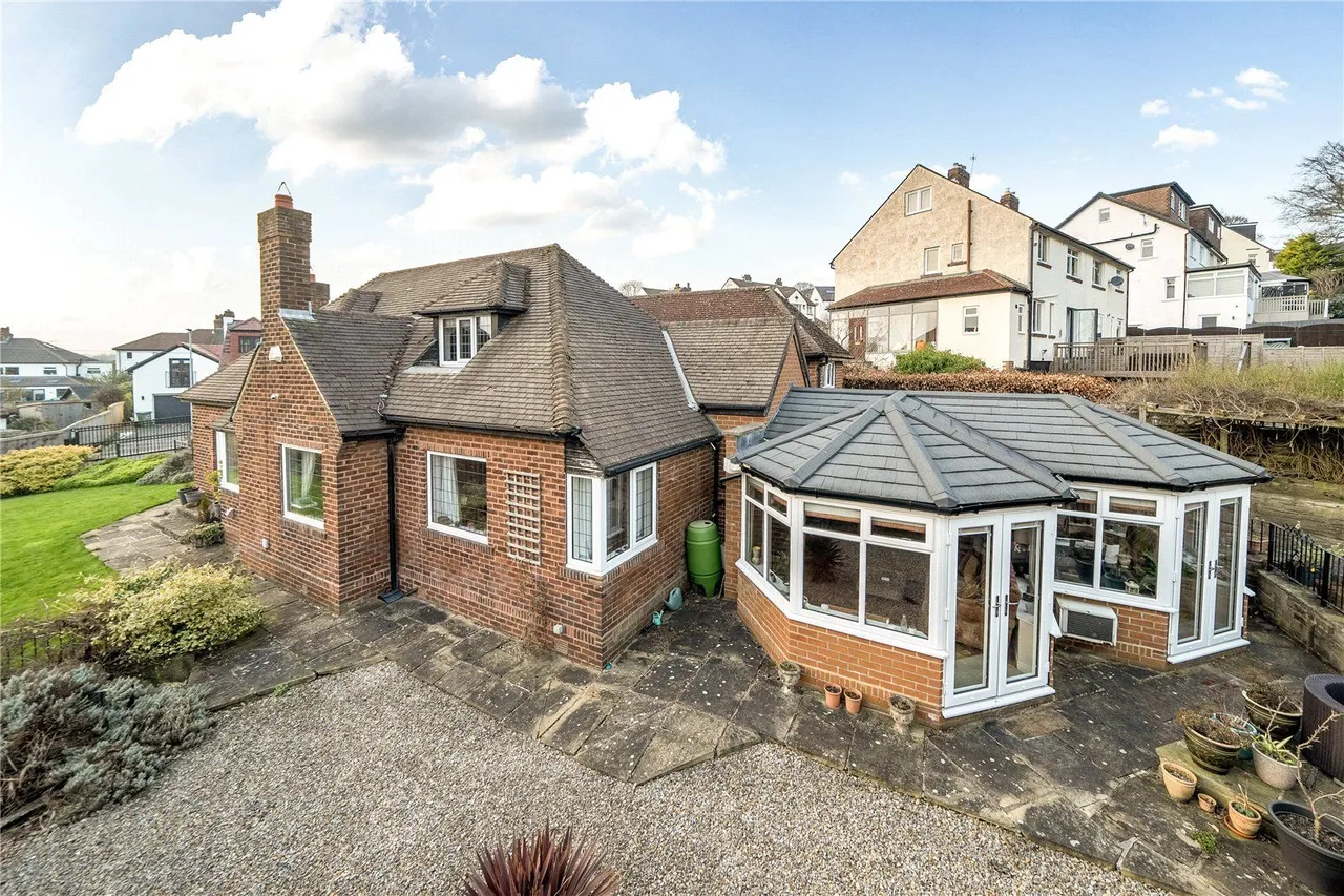 Layton Mount, Rawdon, LS19, photo 35