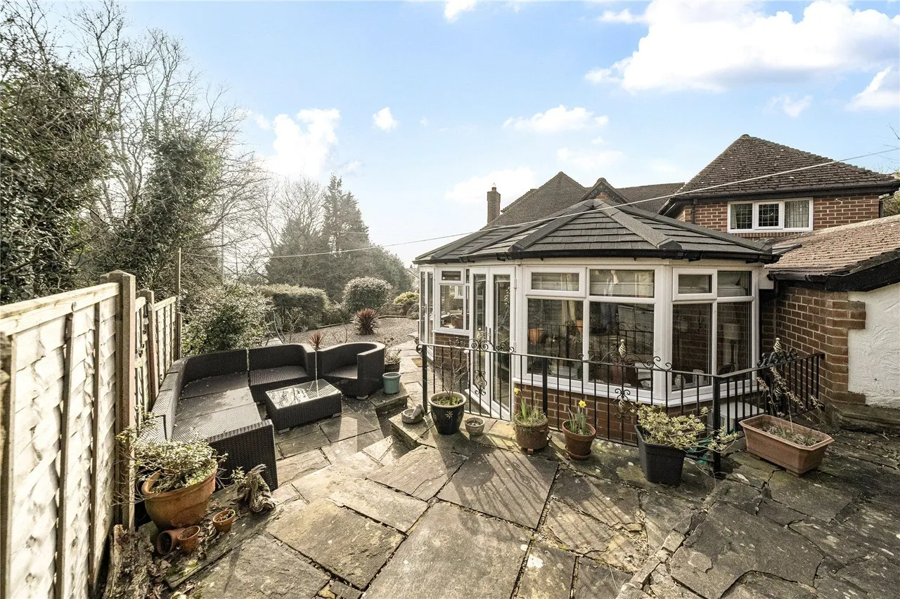 Layton Mount, Rawdon, LS19, photo 17