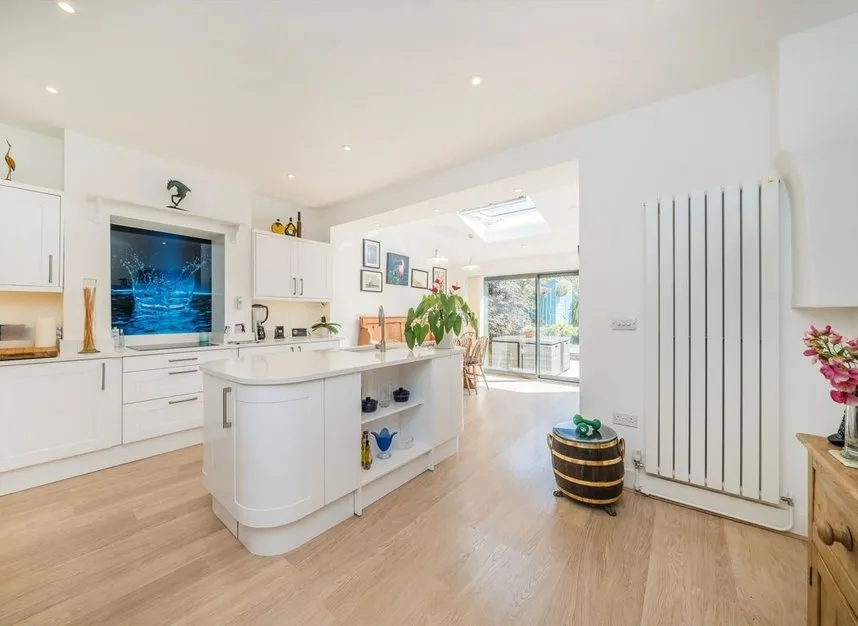 King Charles Crescent, Surbiton, KT5, photo 3