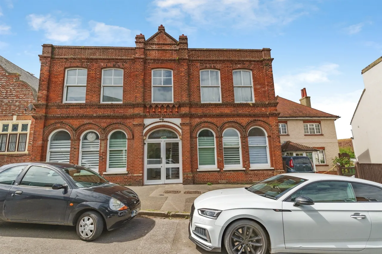 2 bed flat for sale, Broad Street North, Seaford, BN25