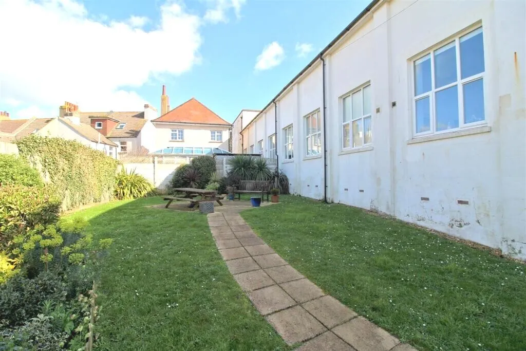 Broad Street North, Seaford, BN25, photo 2