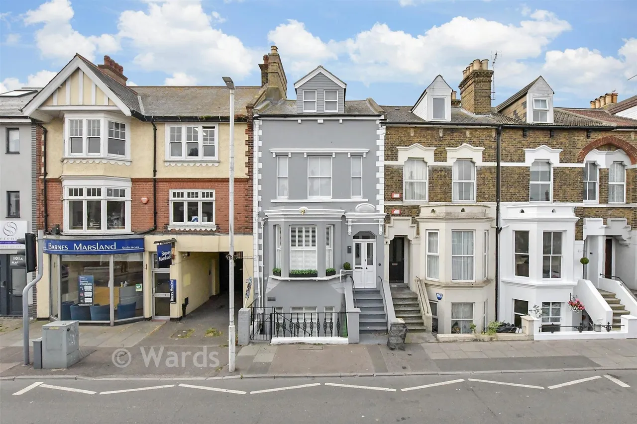 2 bed flat for sale, High Street, Broadstairs, CT10
