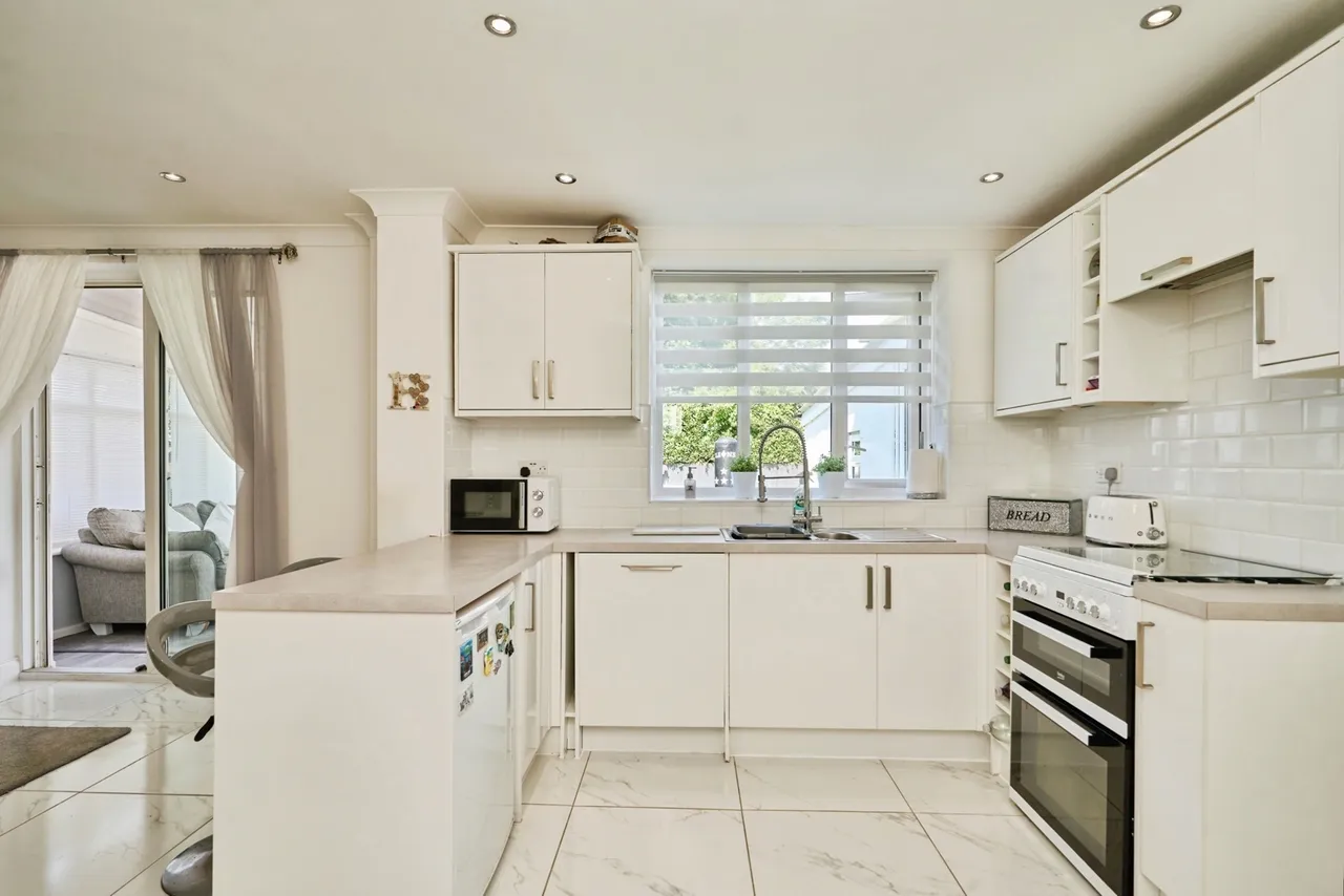 Princess Close, East Cowes, PO32, photo 5