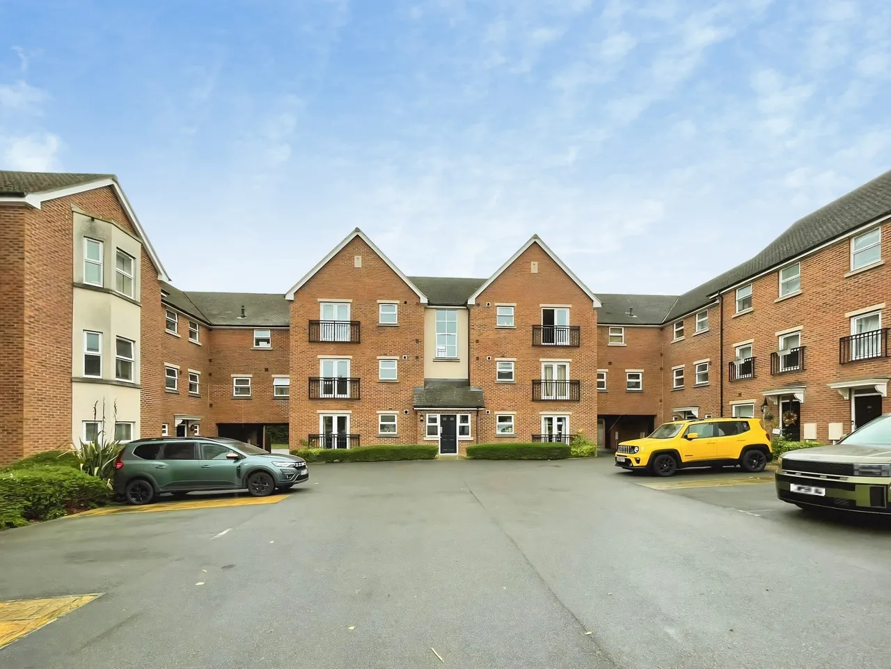 2 bed flat to rent, Harlow Crescent, Oxley Park, MK4