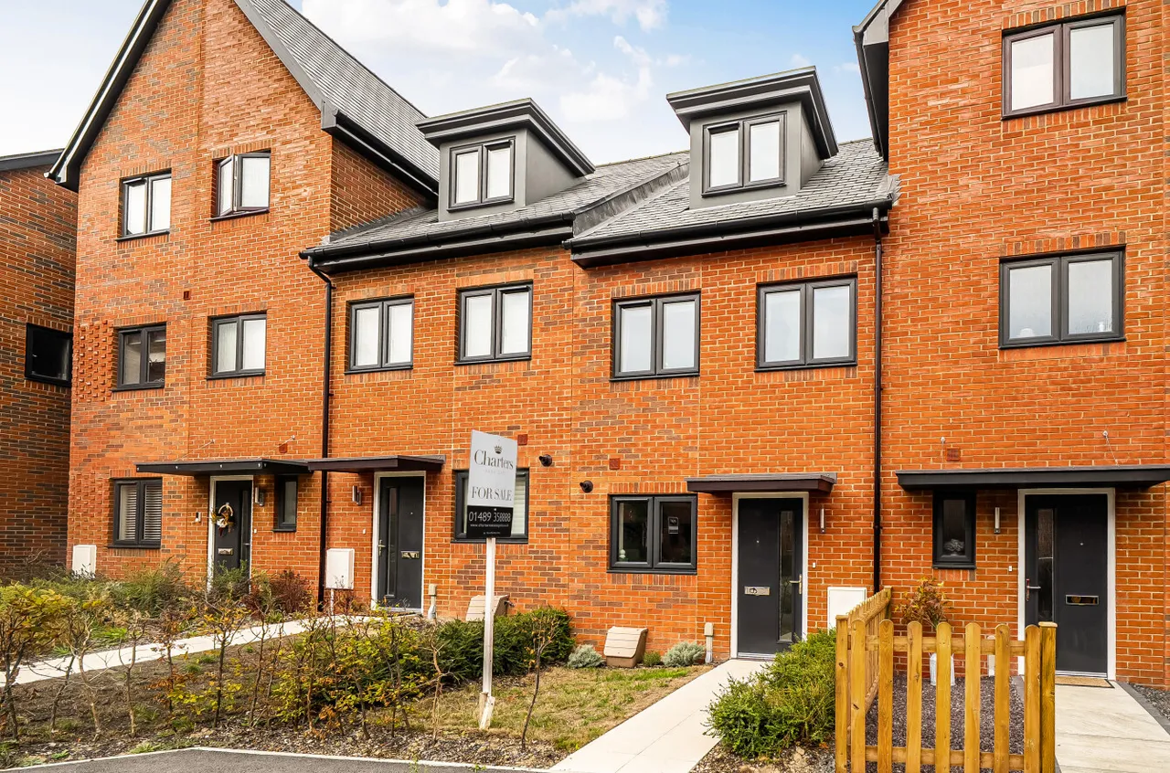 3 bed house for sale, Bluebell Way, Whiteley, PO15
