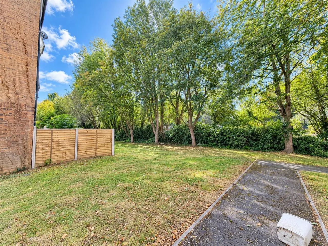bed Apartment To LetWaterside, Uxbridge, UB8, photo 8