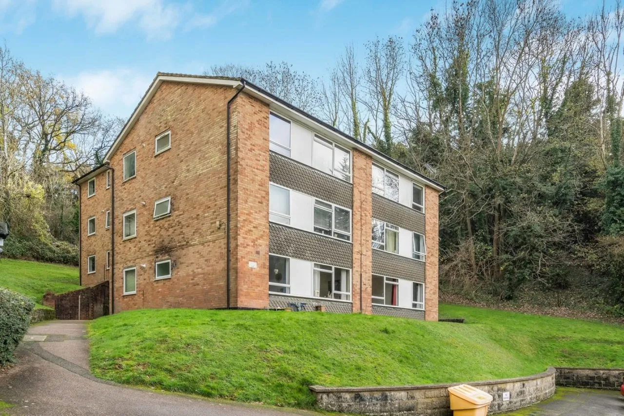 2 bed flat for sale — Hillside Road, Whyteleafe