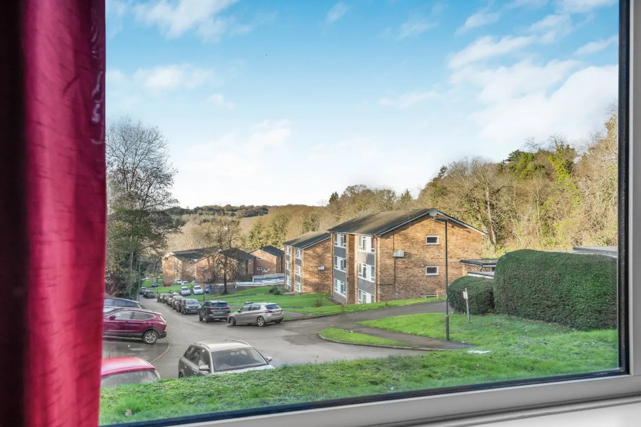 Hillside Road, Whyteleafe, photo 2
