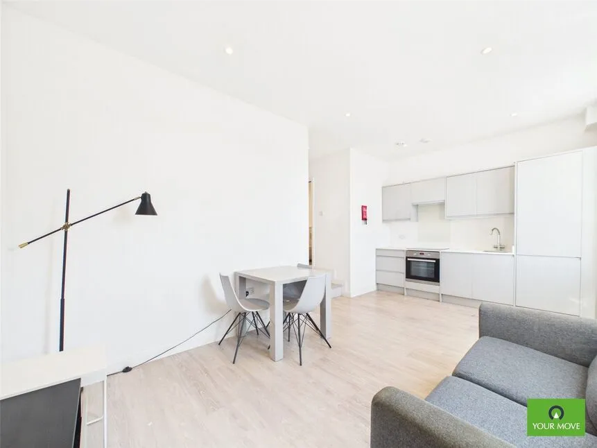 1 bed house to rent — High Street, Hornchurch, RM12