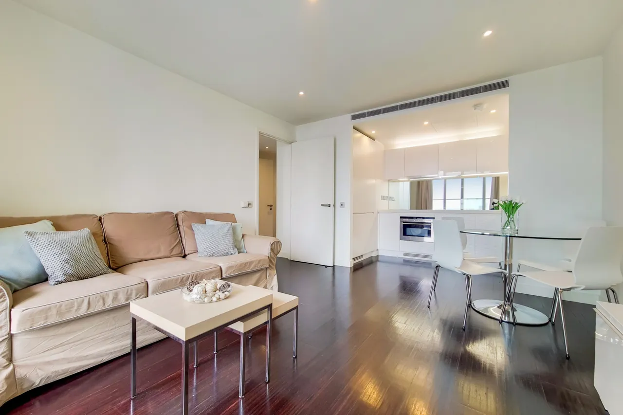 Flat 2203, 1 Pan Peninsula Square, London, photo 3