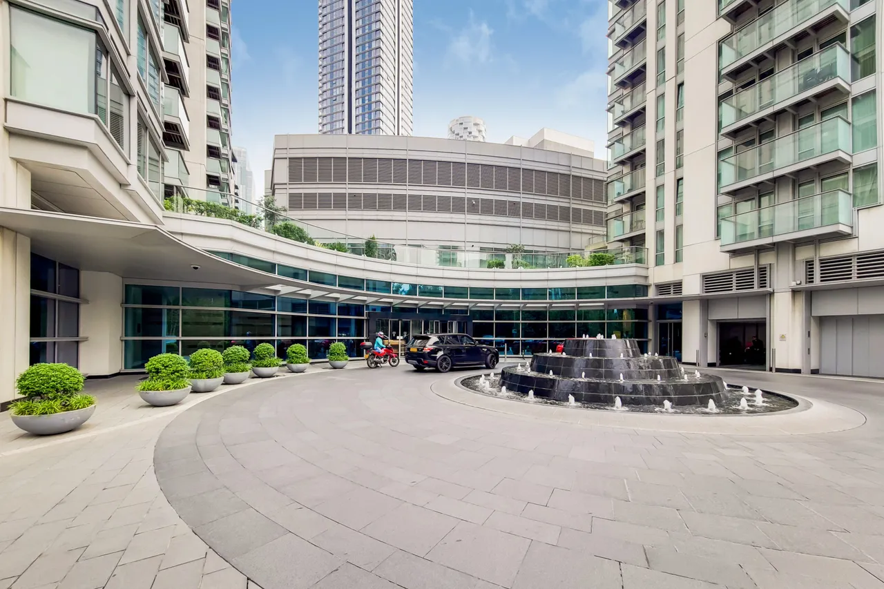 Flat 2203, 1 Pan Peninsula Square, London, photo 2