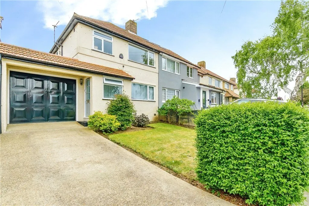 3 bed house for sale — Wolsey Crescent, New Addington, Croydon, CR0