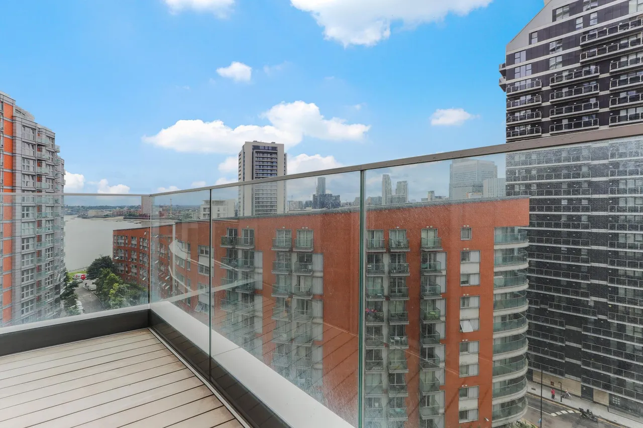 Biscayne Avenue, E14, photo 5