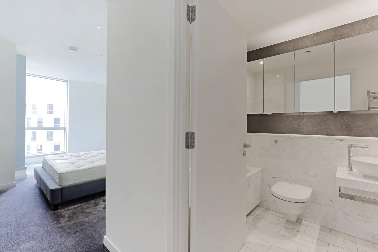 Biscayne Avenue, E14, photo 10