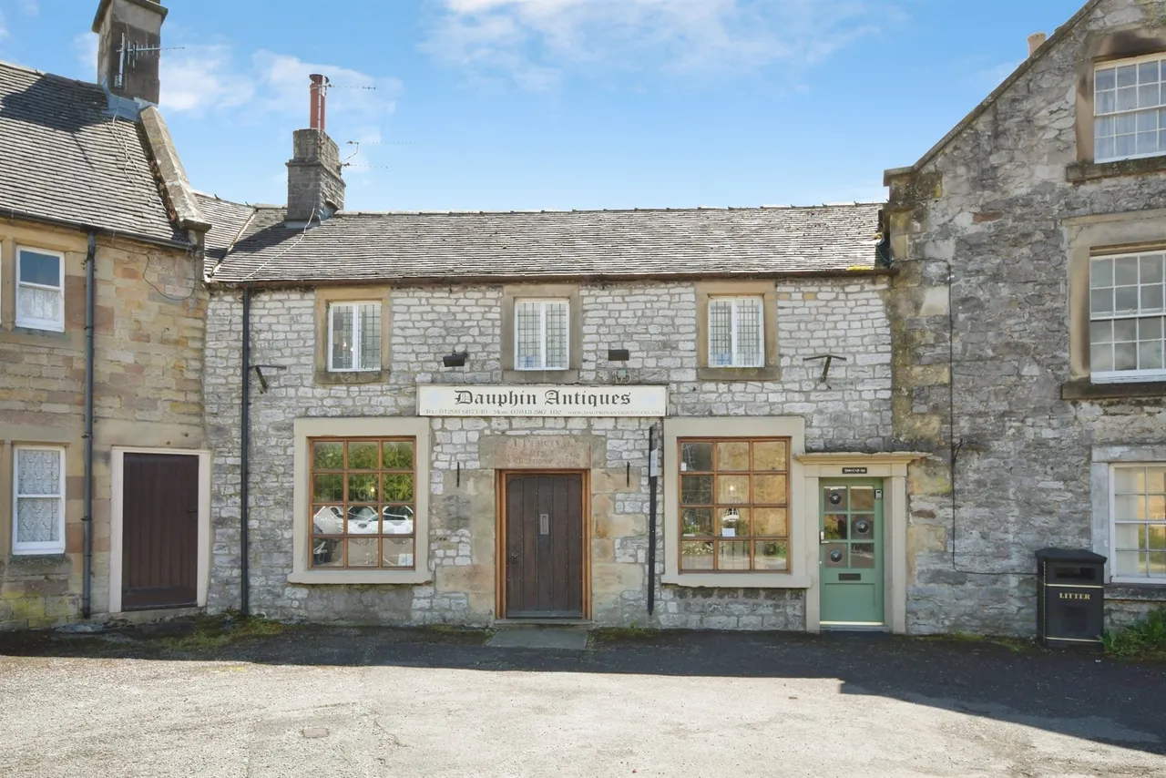 2 bed flat for sale — Market Place, Hartington, Buxton