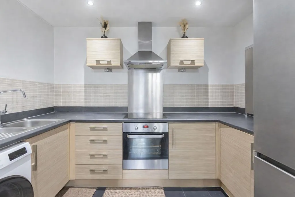 Charcot Road, Colindale NW9 5ZE, photo 2