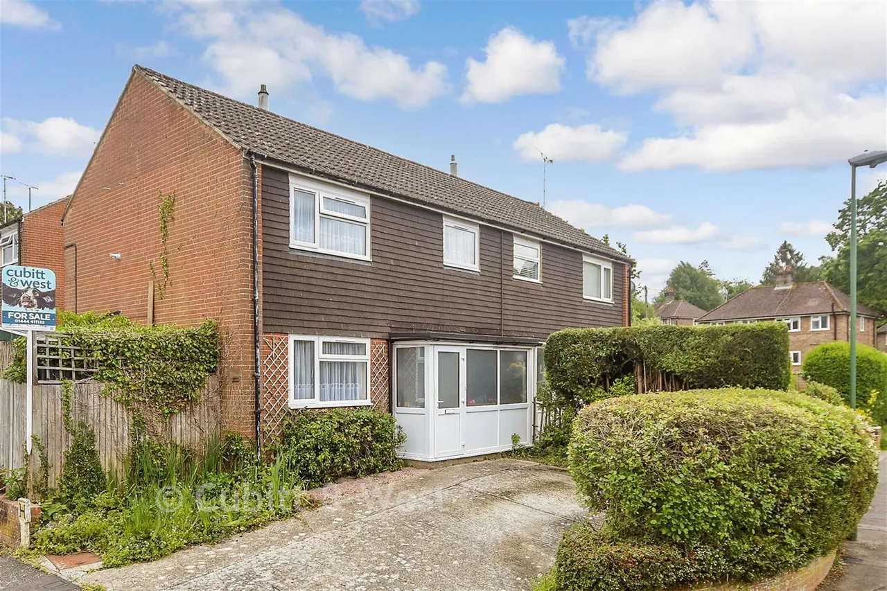 3 bed house for sale, Silver Birches, Haywards Heath, RH16